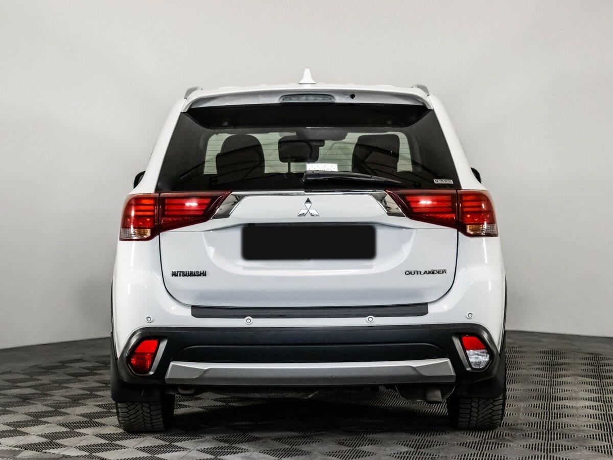 Mitsubishi Outlander с пробегом — 2017 год. Фото: #4