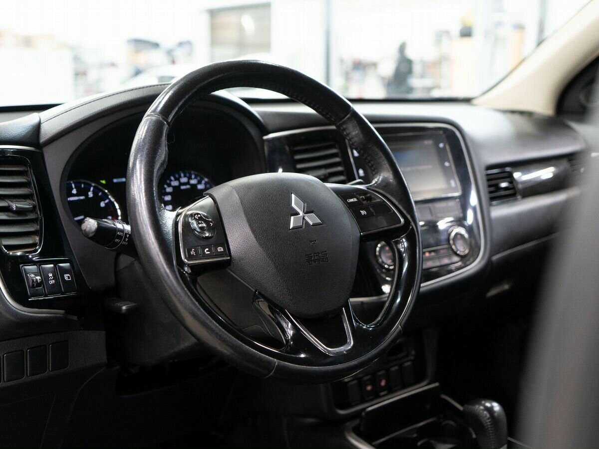 Mitsubishi Outlander с пробегом — 2017 год. Фото: #4