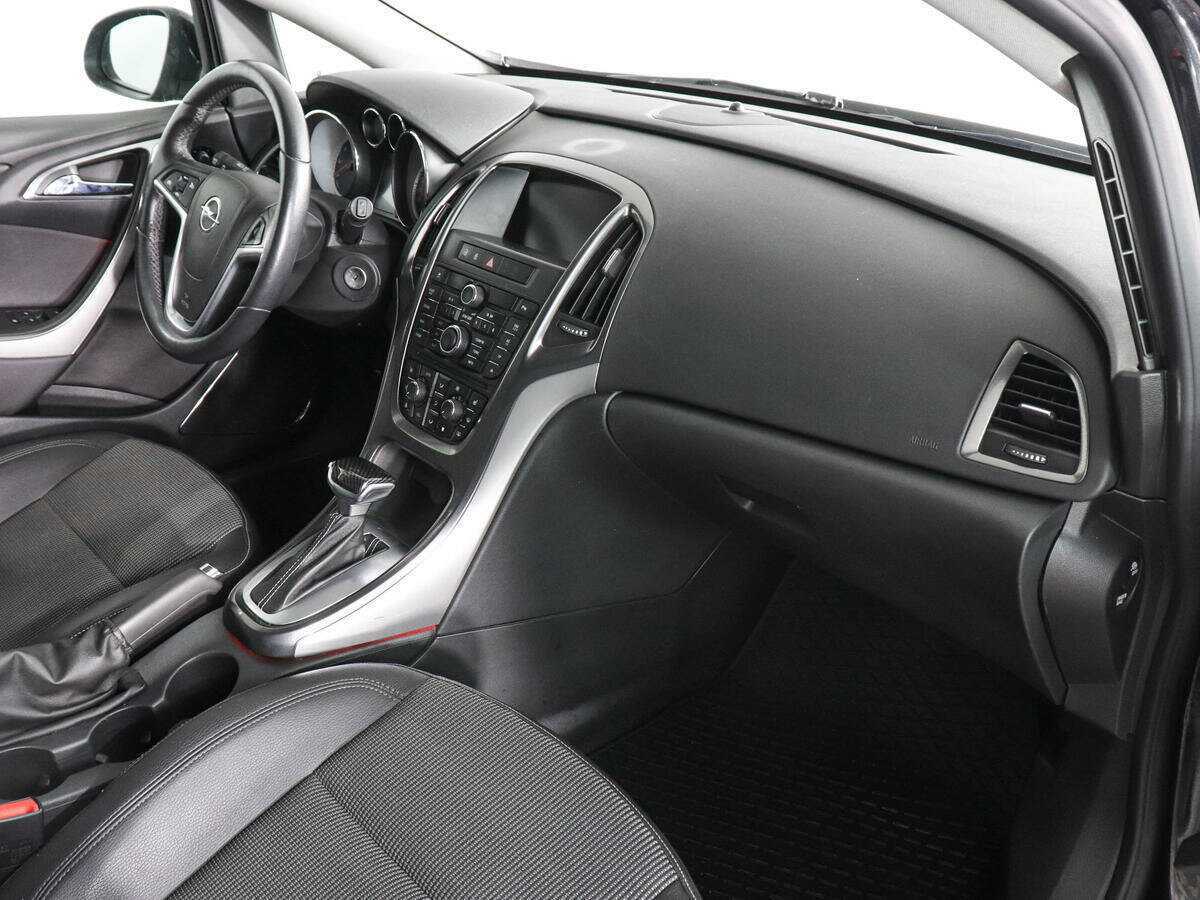 Opel Astra с пробегом — 2012 год. Фото: #9