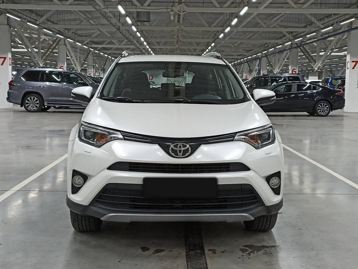 Toyota RAV4 с пробегом — 2017 год. Фото: #1