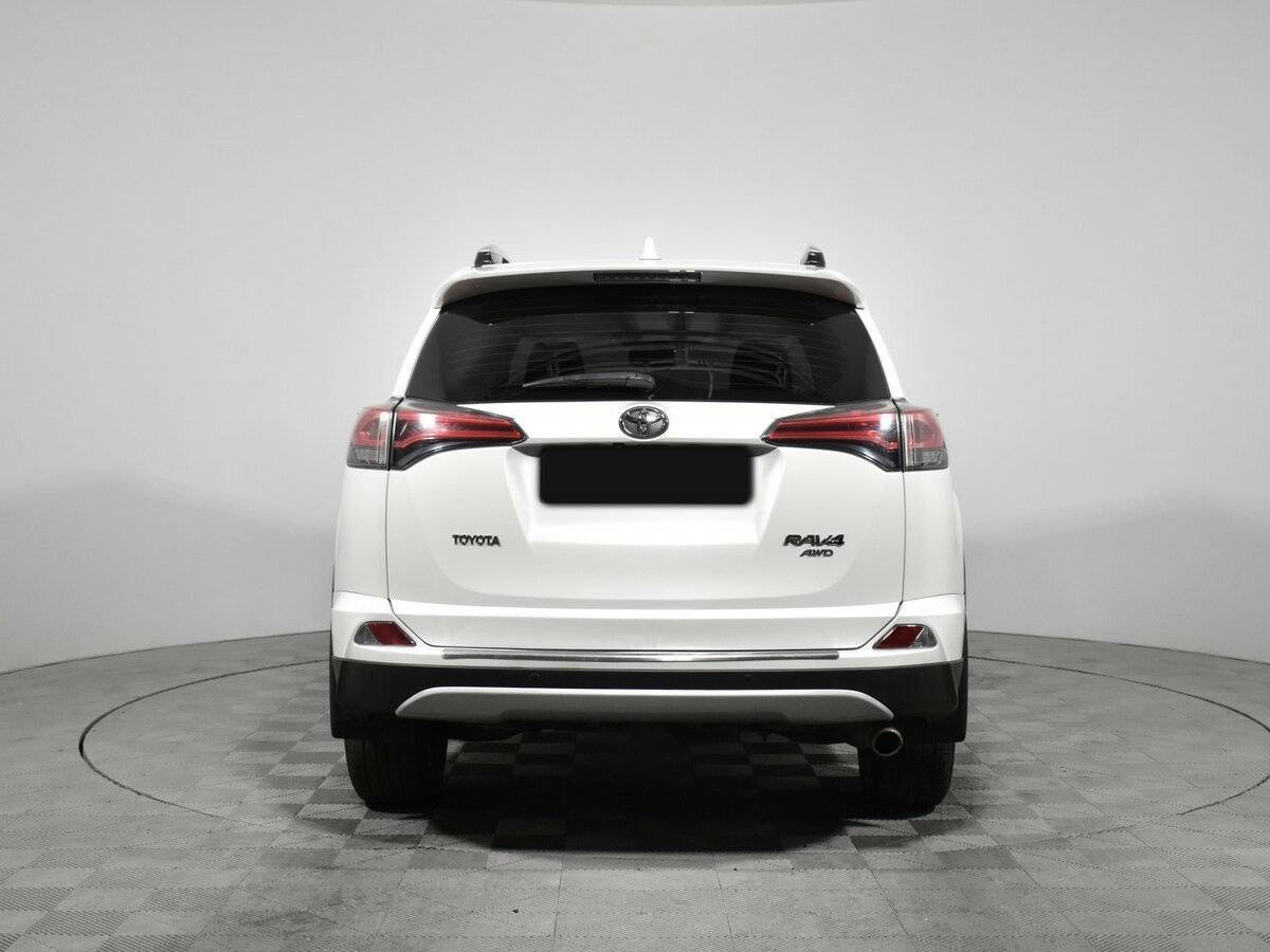 Toyota RAV4 с пробегом — 2018 год. Фото: #5