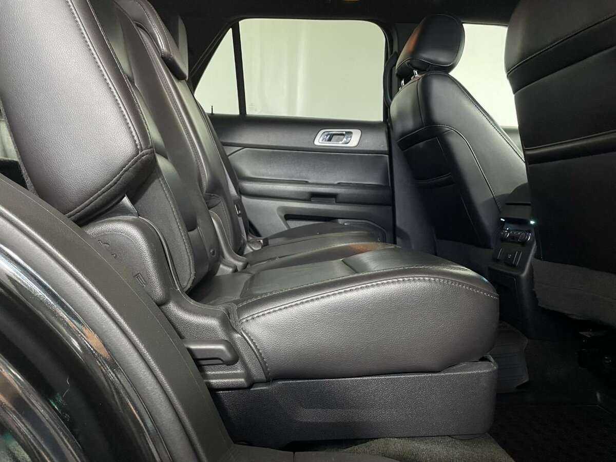 Ford Explorer с пробегом — 2013 год. Фото: #16