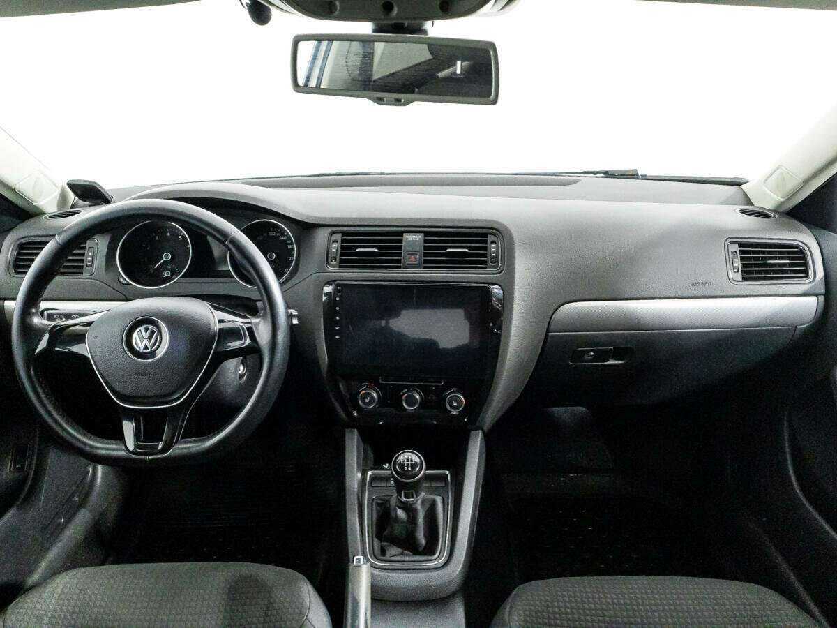 Volkswagen Jetta с пробегом — 2015 год. Фото: #12