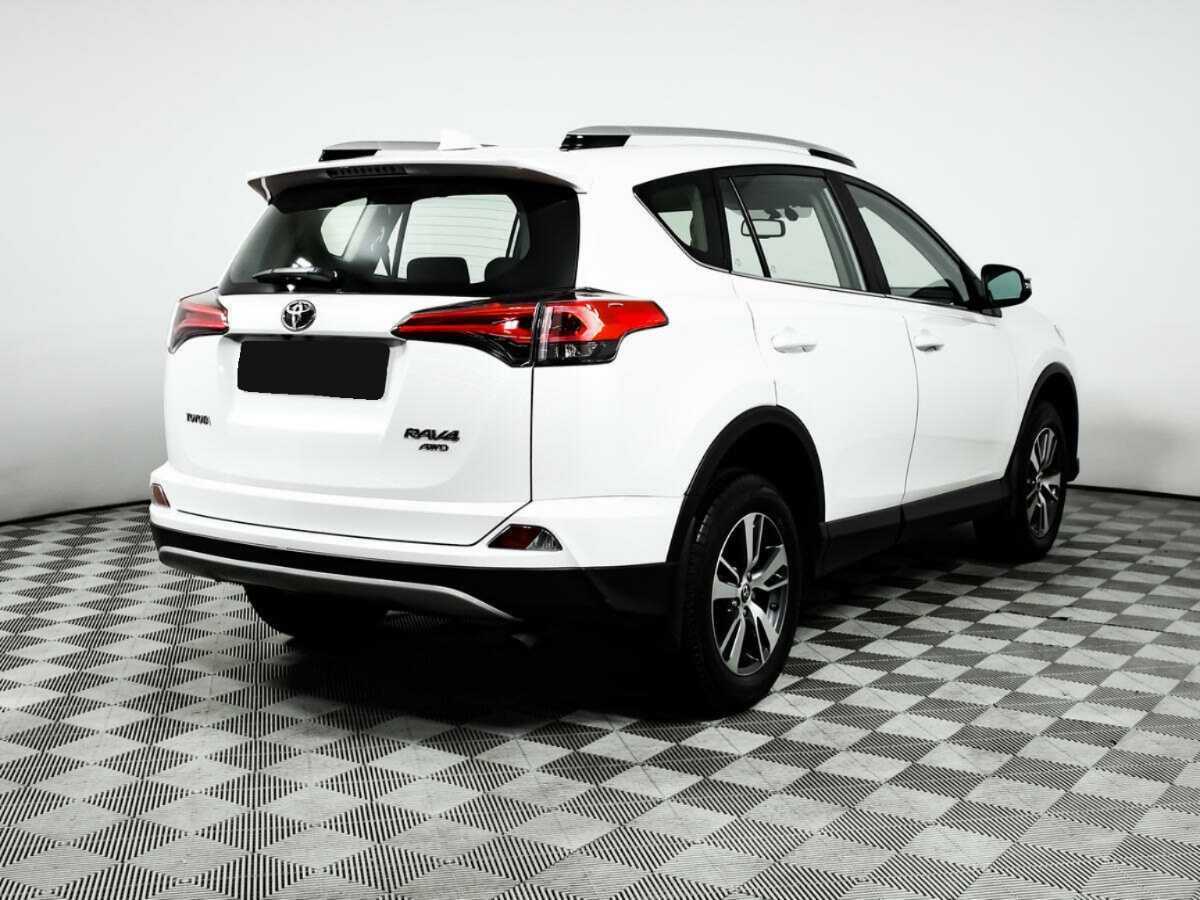 Toyota RAV4 с пробегом — 2018 год. Фото: #4