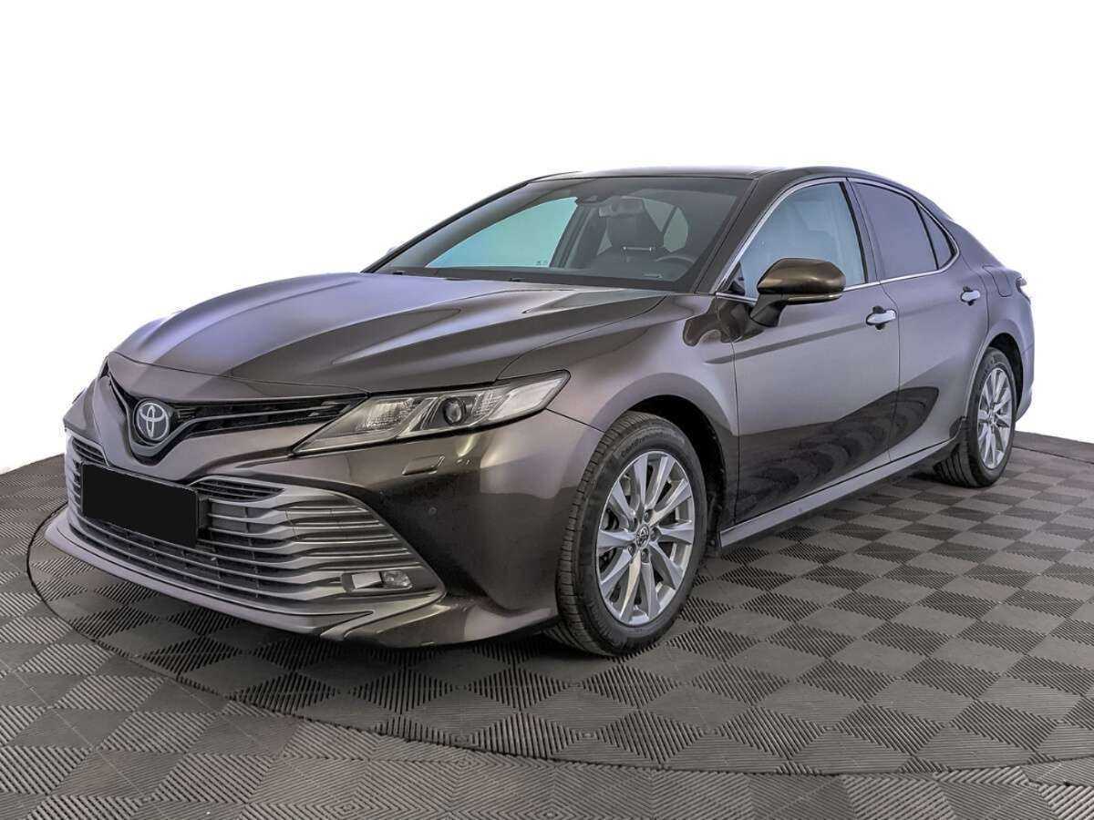 Toyota Camry с пробегом — 2018 год. Посмотреть фото