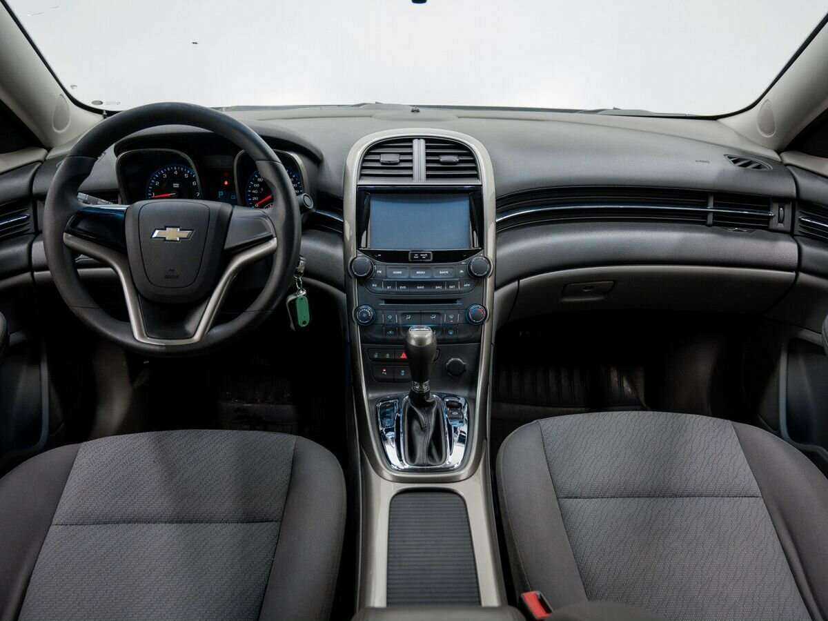 Chevrolet Malibu с пробегом — 2012 год. Фото: #9