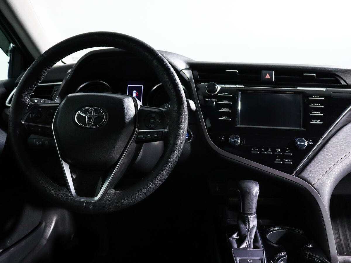 Toyota Camry с пробегом — 2020 год. Фото: #9
