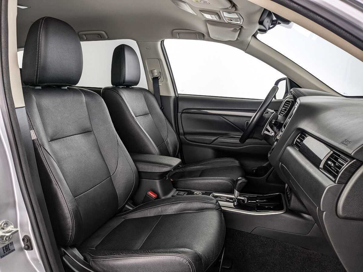 Mitsubishi Outlander с пробегом — 2017 год. Фото: #18