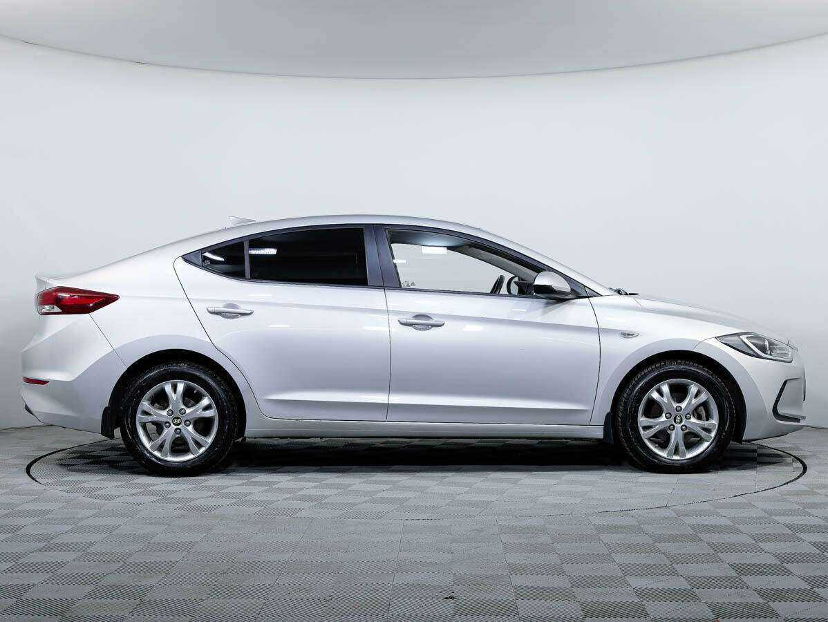Hyundai Elantra с пробегом — 2018 год. Фото: #2
