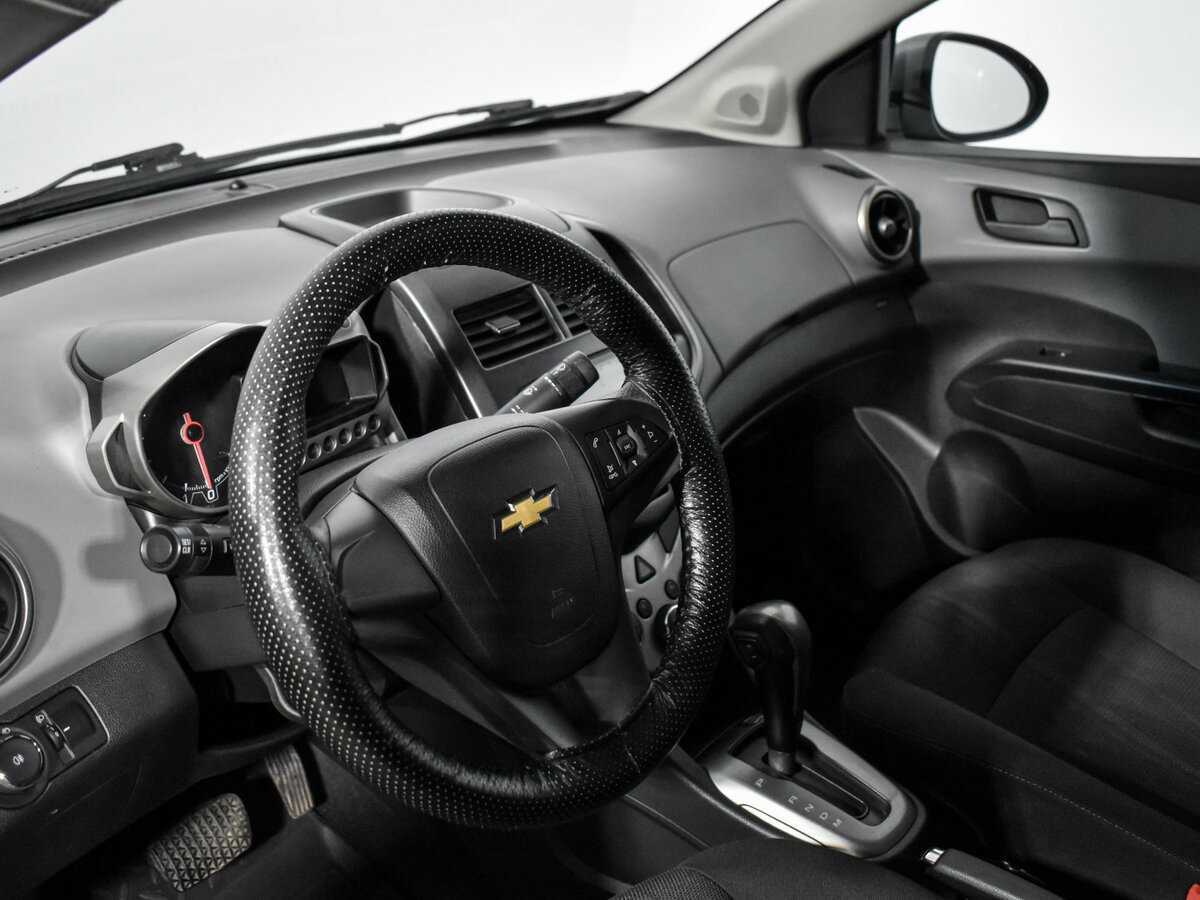 Chevrolet Aveo с пробегом — 2014 год. Фото: #8