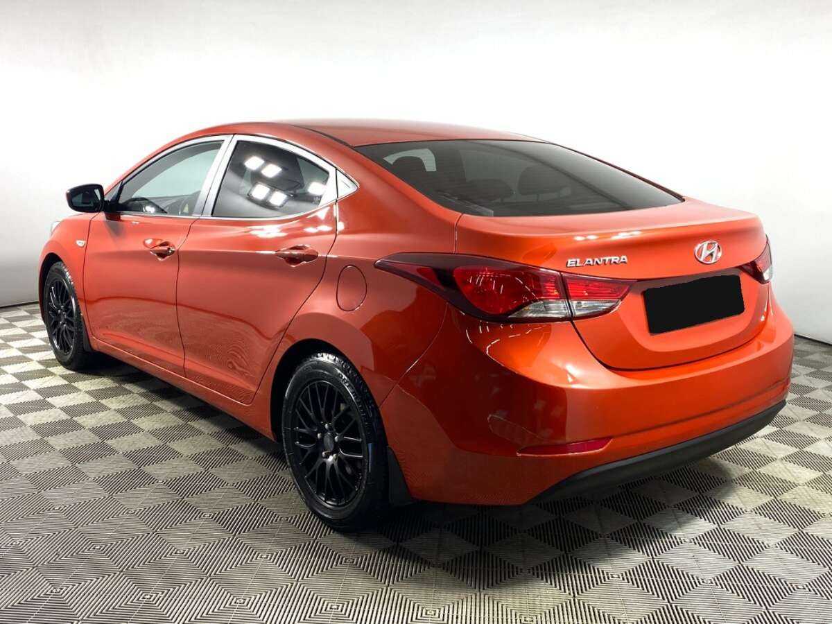 Hyundai Elantra с пробегом — 2015 год. Фото: #4