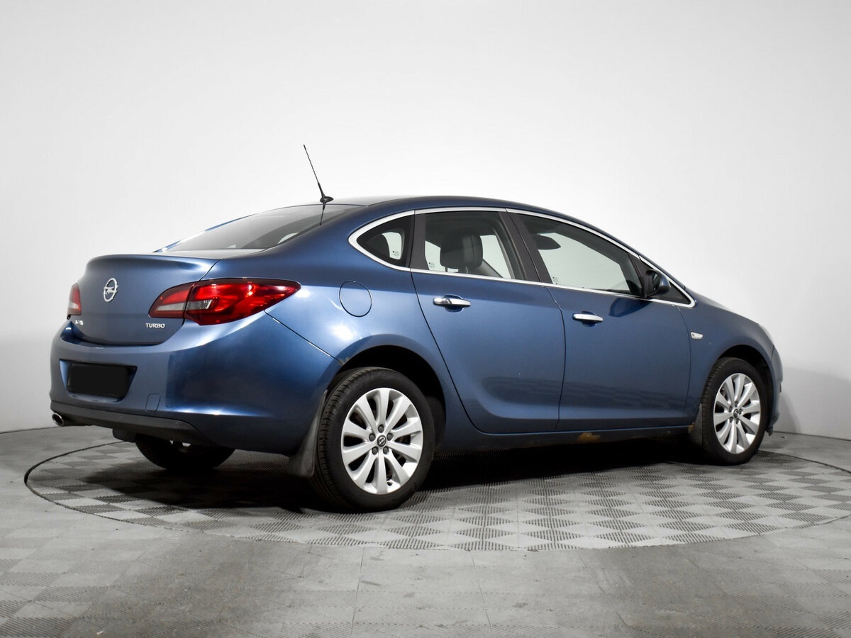 Opel Astra с пробегом — 2013 год. Фото: #3