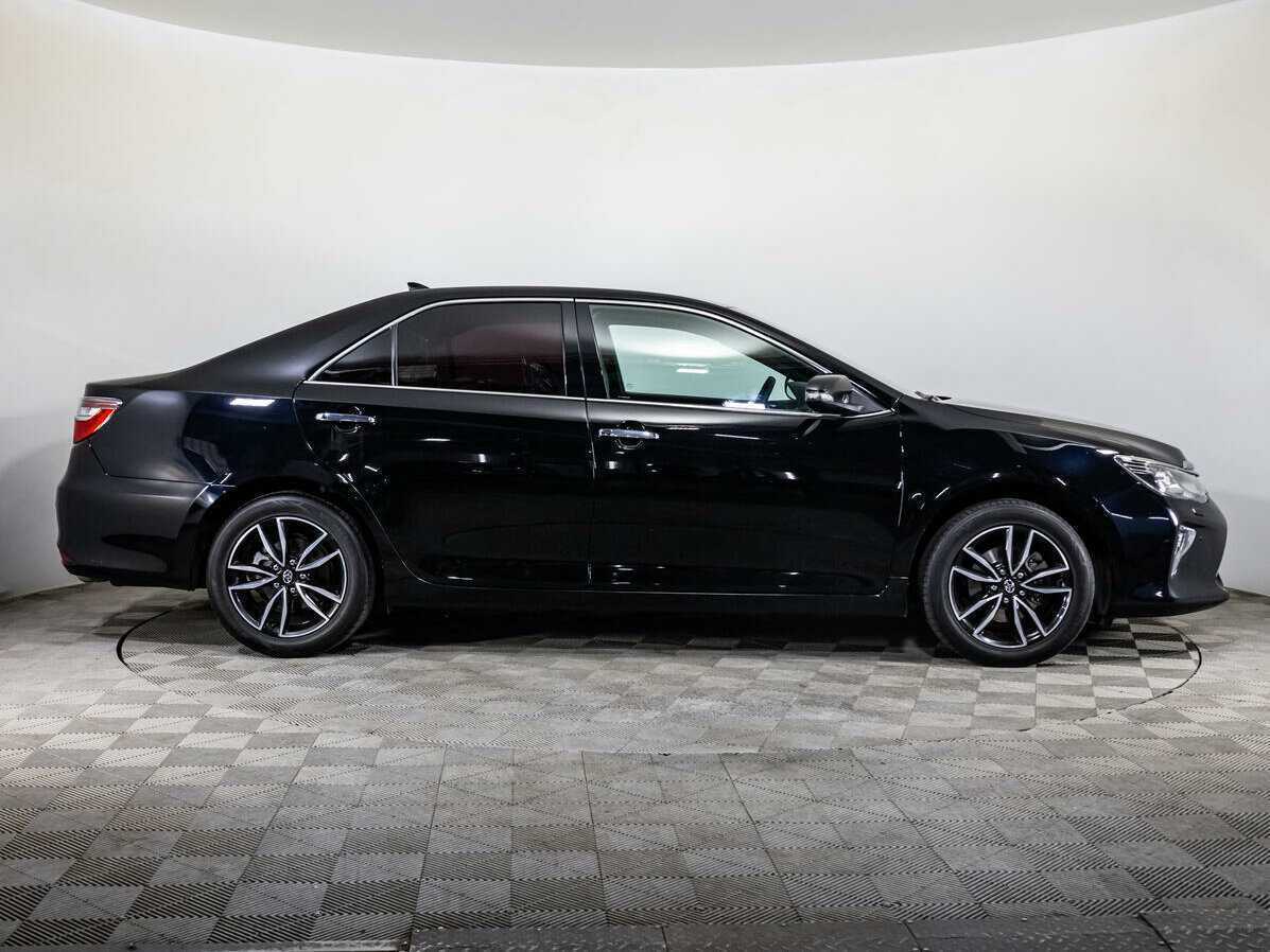 Toyota Camry с пробегом — 2017 год. Фото: #3