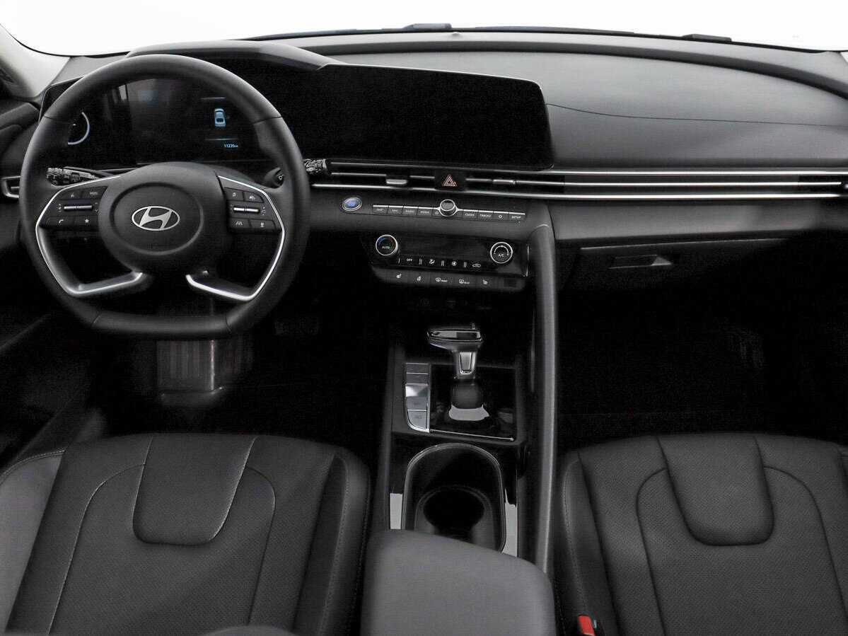 Hyundai Elantra с пробегом — 2024 год. Фото: #14