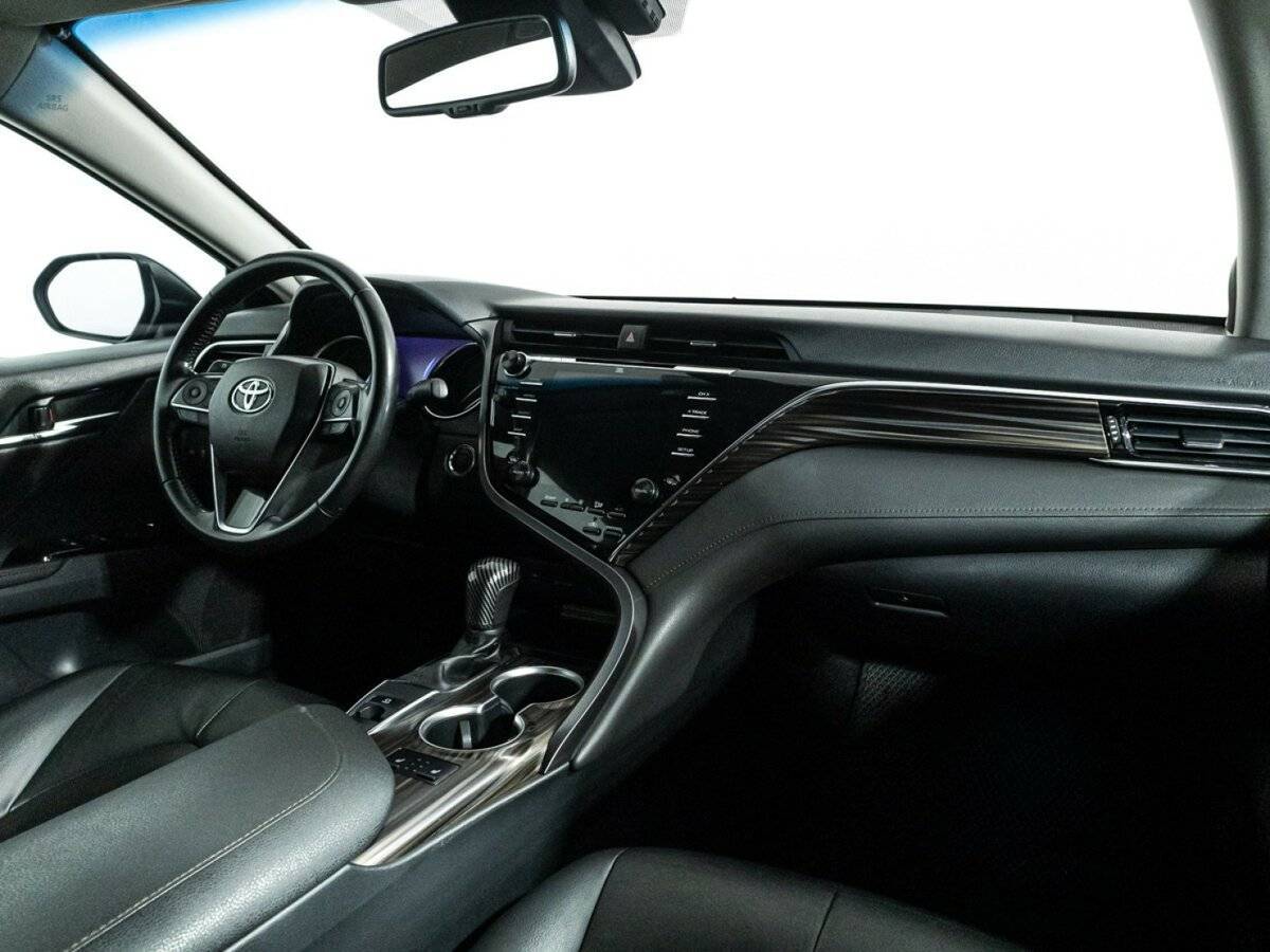 Toyota Camry с пробегом — 2018 год. Фото: #8