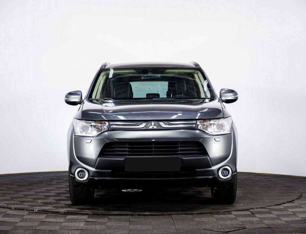 Mitsubishi Outlander с пробегом — 2013 год. Фото: #1