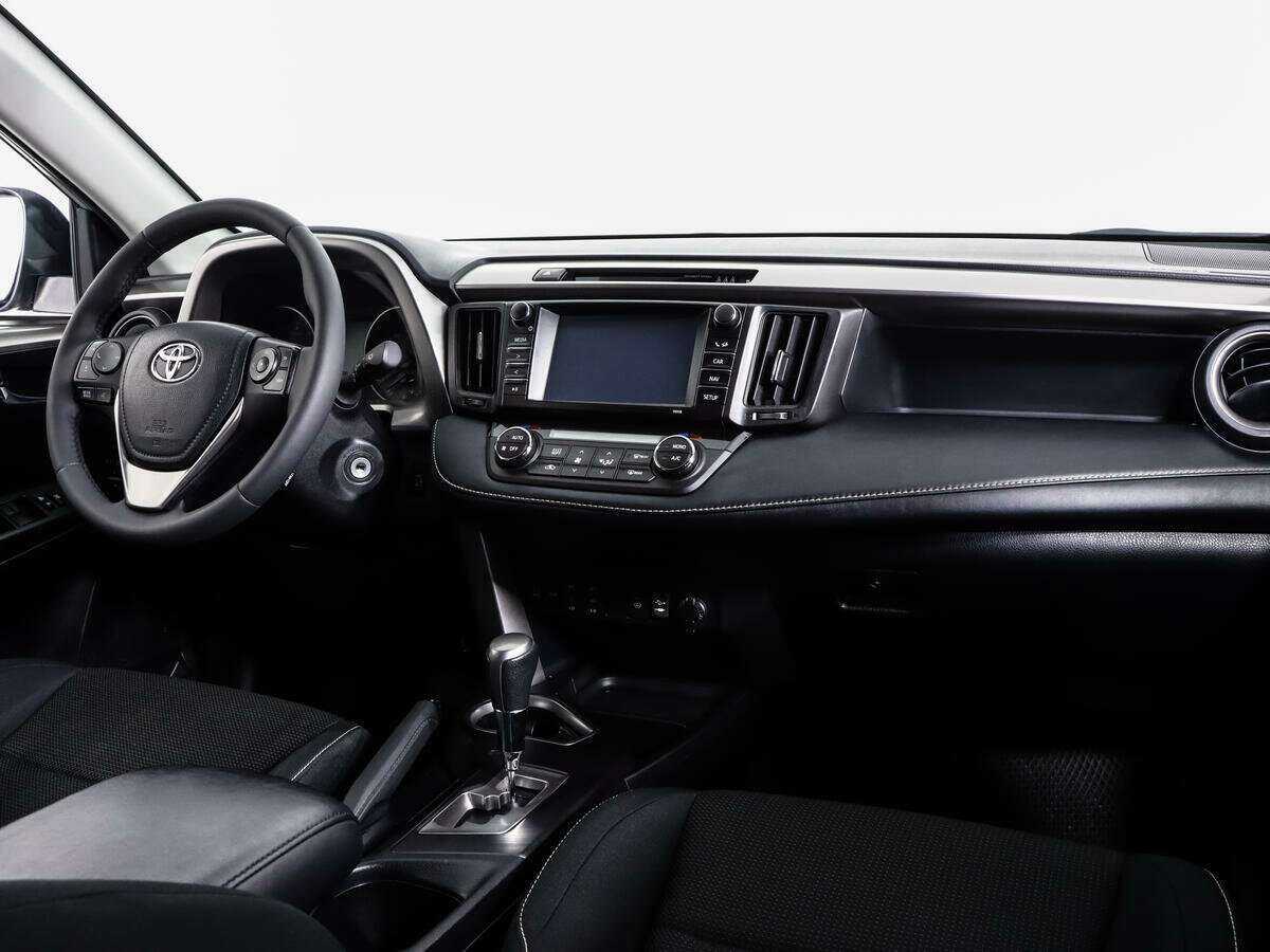 Toyota RAV4 с пробегом — 2017 год. Фото: #6