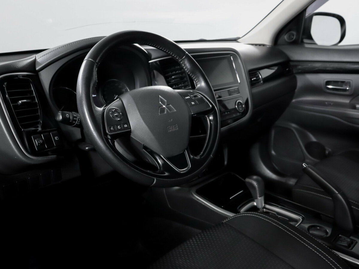 Mitsubishi Outlander с пробегом — 2019 год. Фото: #13