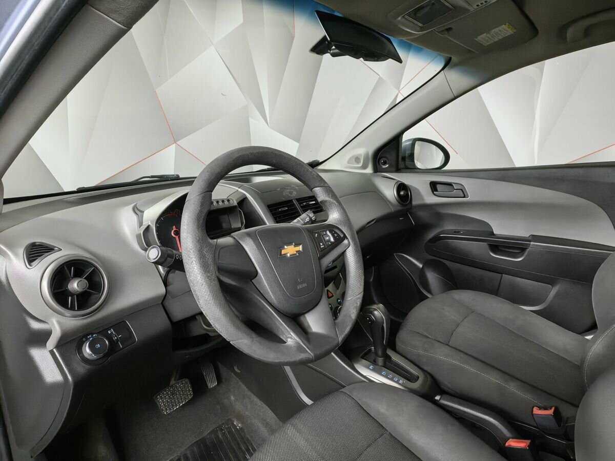 Chevrolet Aveo с пробегом — 2012 год. Фото: #13