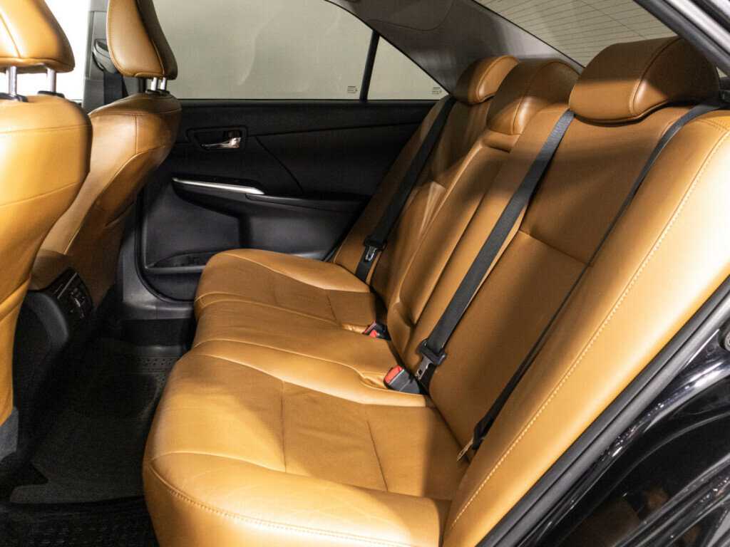 Toyota Camry с пробегом — 2017 год. Фото: #9