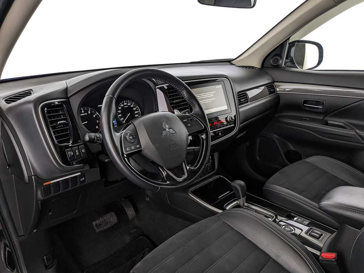 Mitsubishi Outlander с пробегом — 2022 год. Фото: #10