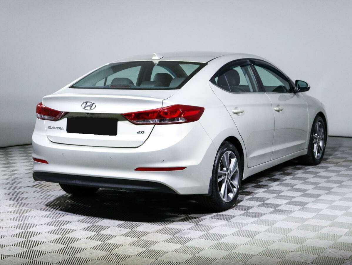 Hyundai Elantra с пробегом — 2018 год. Фото: #3