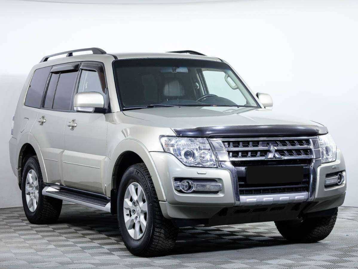 Mitsubishi Pajero с пробегом — 2014 год. Фото: #1