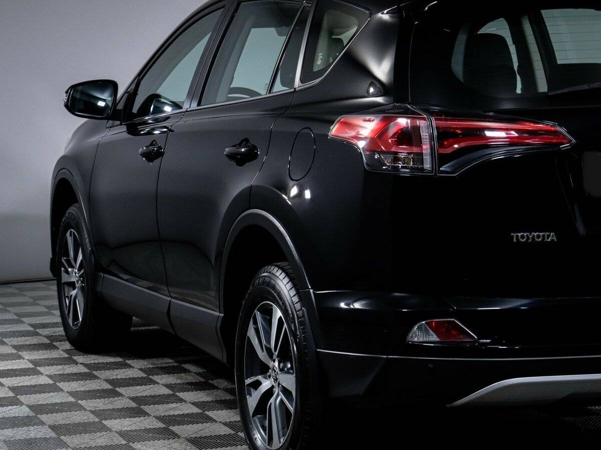 Toyota RAV4 с пробегом — 2018 год. Фото: #19