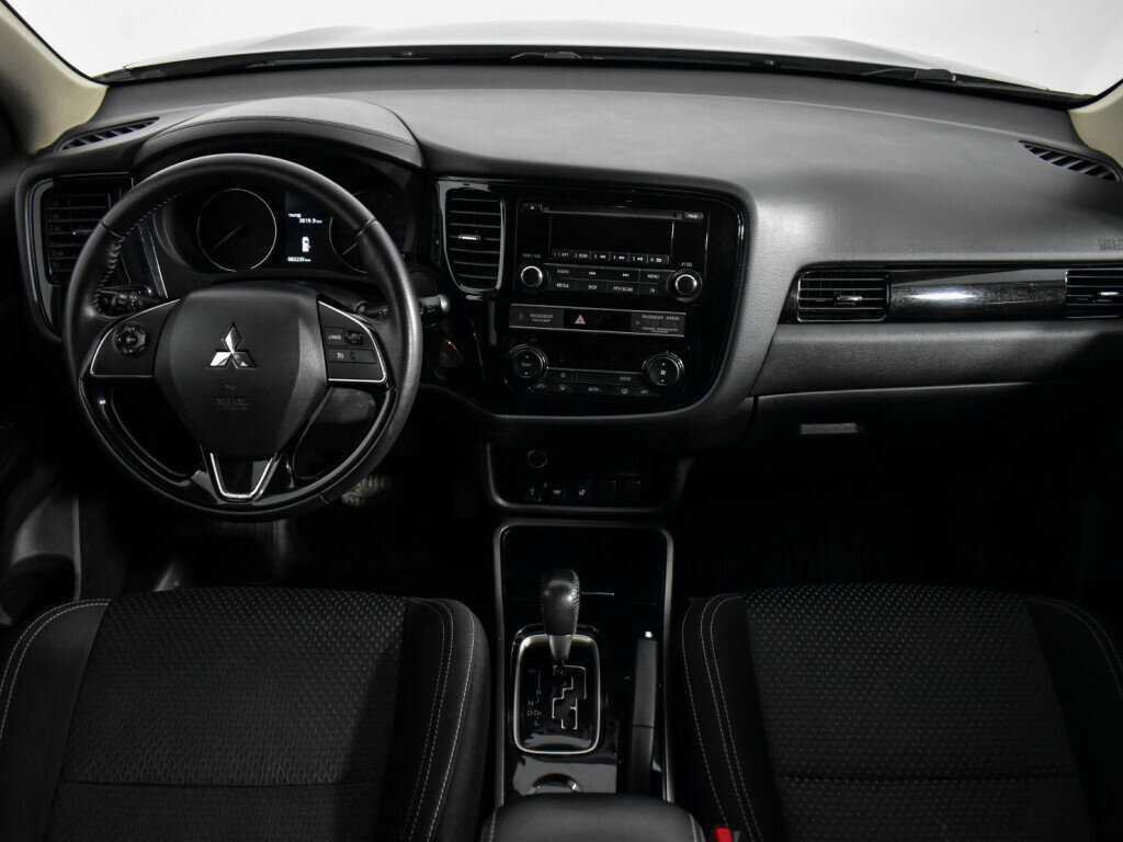 Mitsubishi Outlander с пробегом — 2019 год. Фото: #13