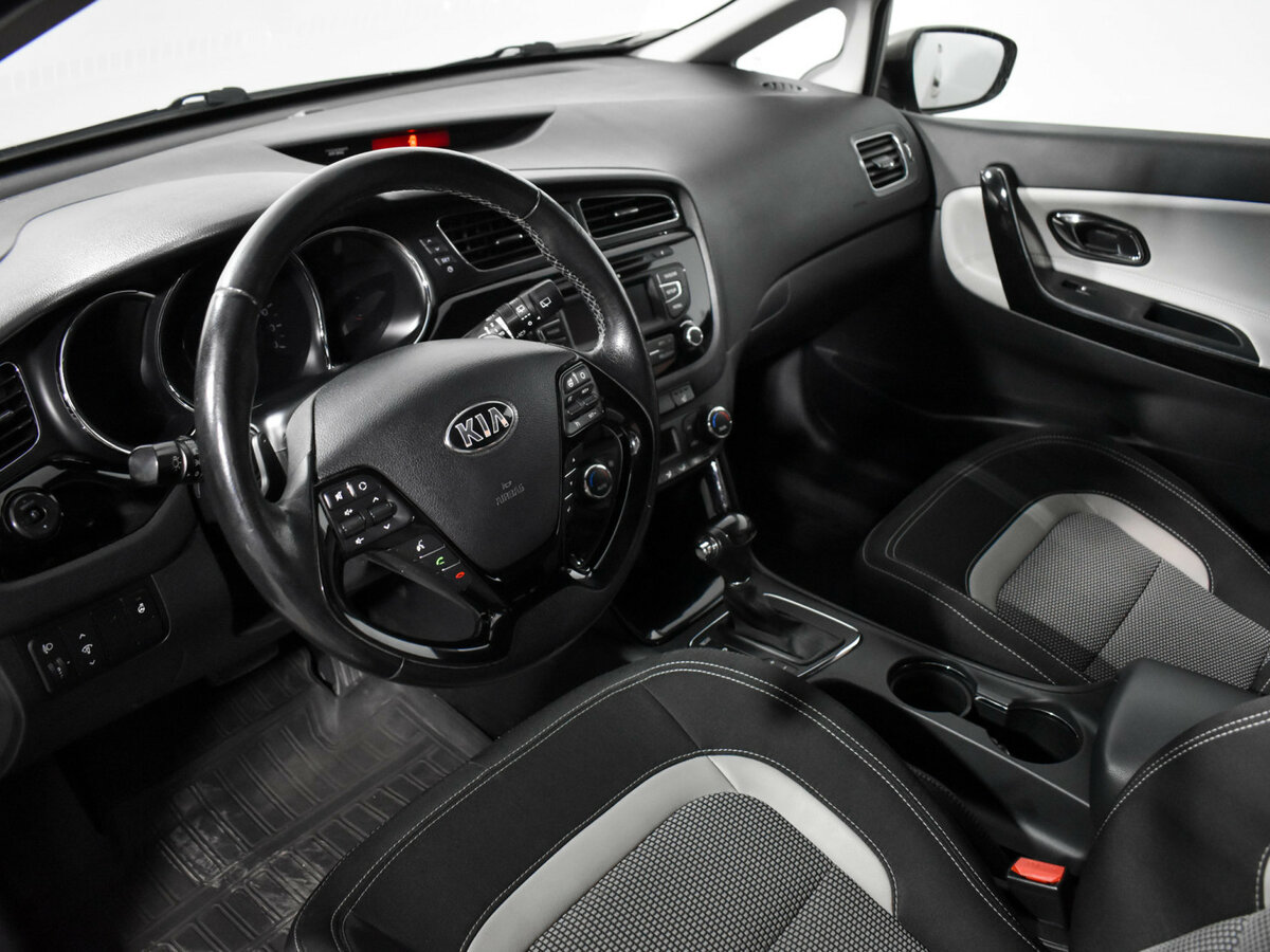 Kia Ceed с пробегом — 2012 год. Фото: #8