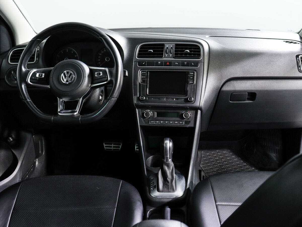 Volkswagen Polo с пробегом — 2018 год. Фото: #11