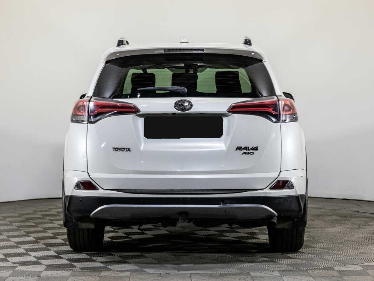 Toyota RAV4 с пробегом — 2018 год. Фото: #4