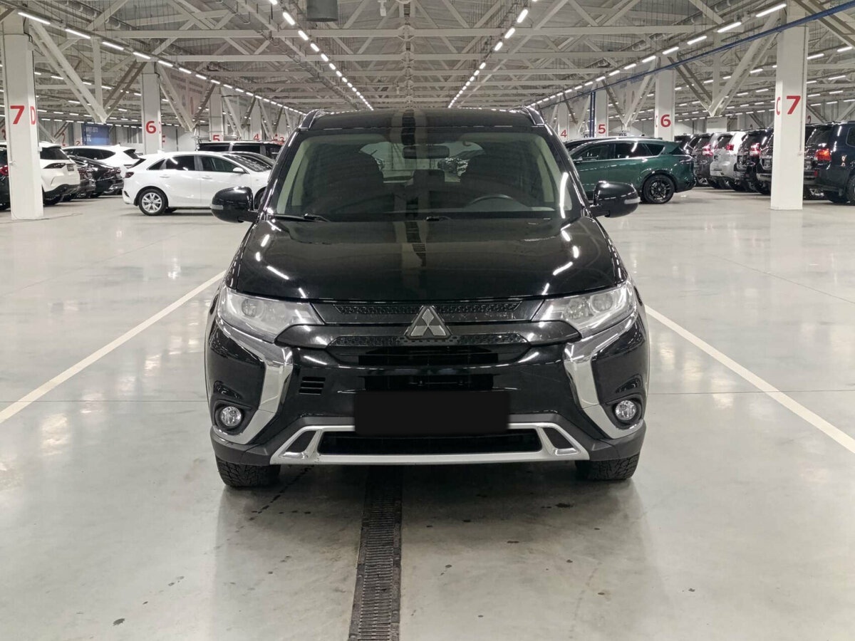 Mitsubishi Outlander с пробегом — 2021 год. Фото: #1