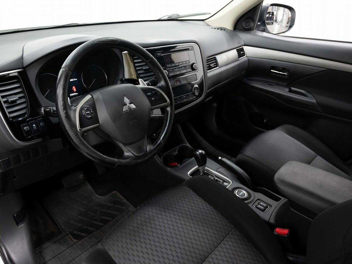 Mitsubishi Outlander с пробегом — 2012 год. Фото: #8