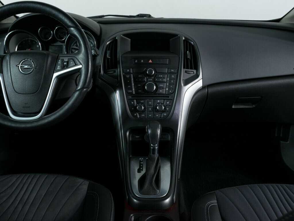 Opel Astra с пробегом — 2013 год. Фото: #8