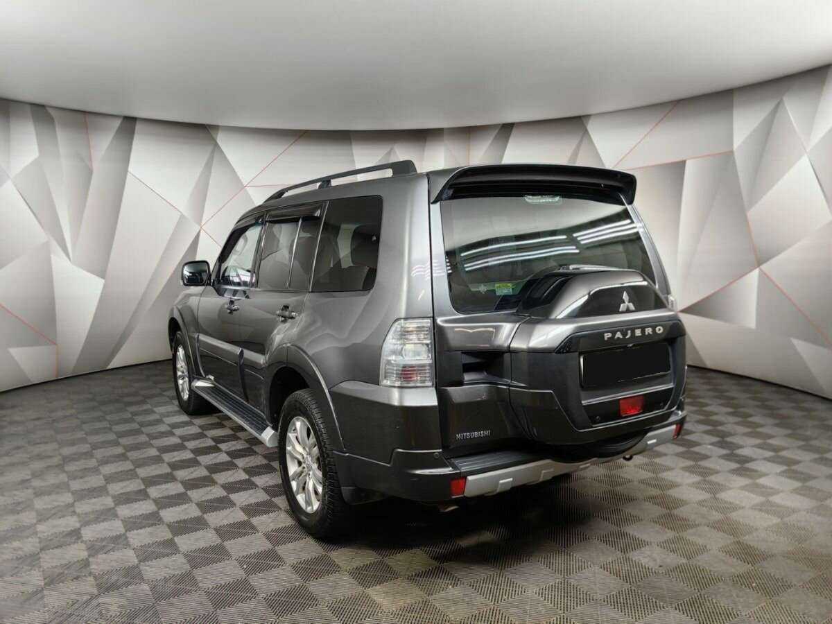 Mitsubishi Pajero с пробегом — 2015 год. Фото: #3