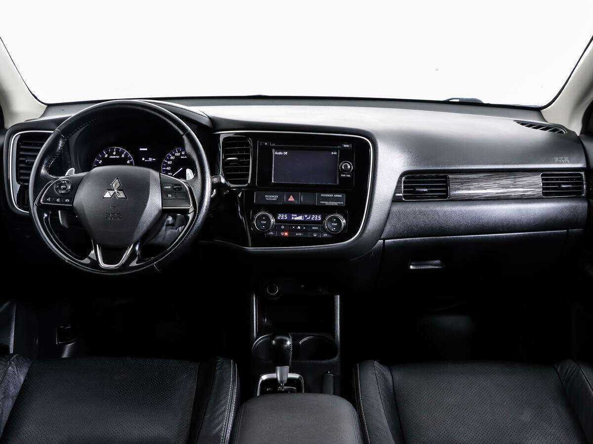 Mitsubishi Outlander с пробегом — 2016 год. Фото: #9