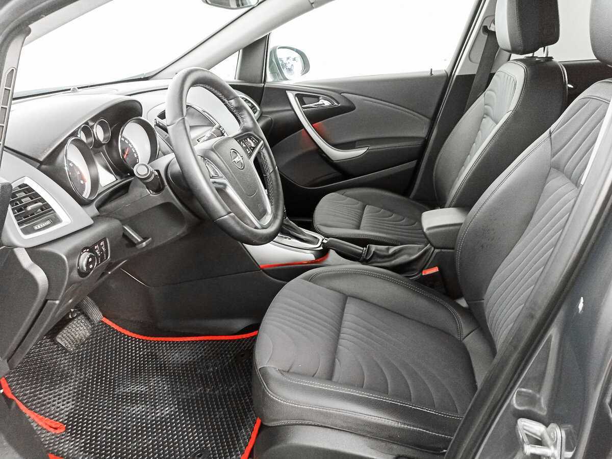 Opel Astra с пробегом — 2013 год. Фото: #13