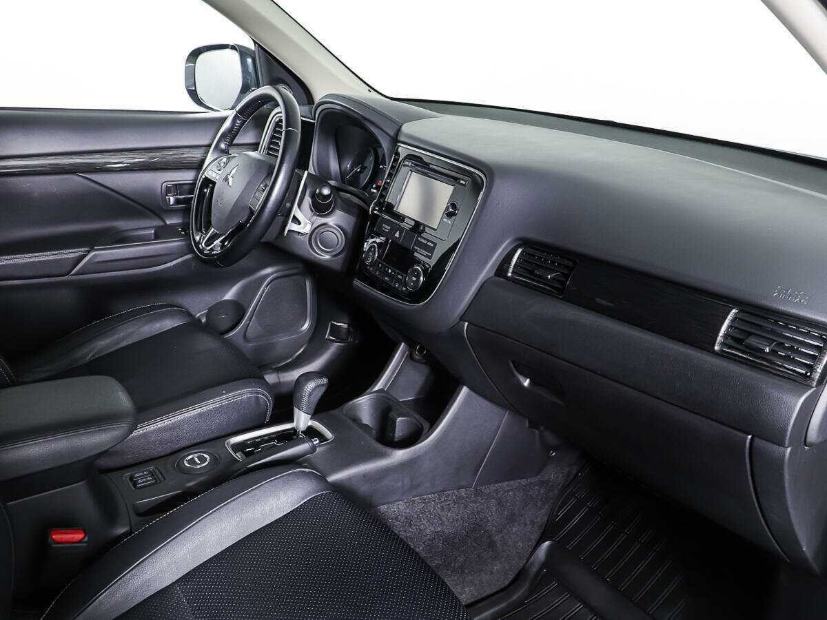 Mitsubishi Outlander с пробегом — 2016 год. Фото: #8