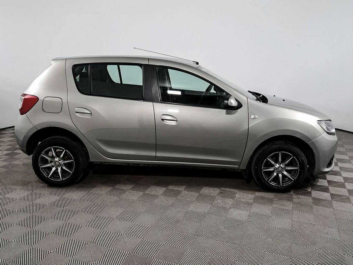 Renault Sandero с пробегом — 2015 год. Фото: #3