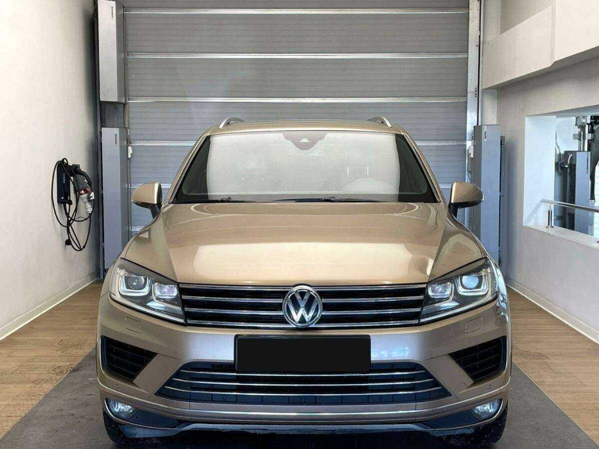 Volkswagen Touareg с пробегом — 2015 год. Фото: #1