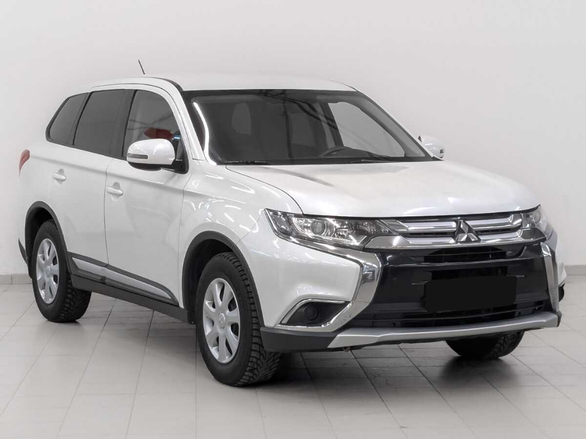 Mitsubishi Outlander с пробегом — 2015 год. Фото: #2