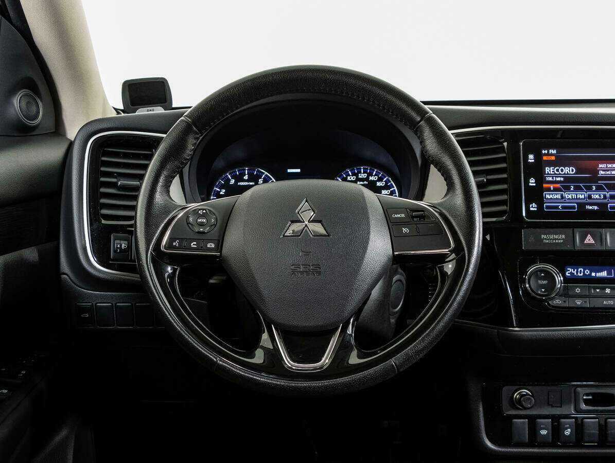 Mitsubishi Outlander с пробегом — 2018 год. Фото: #12