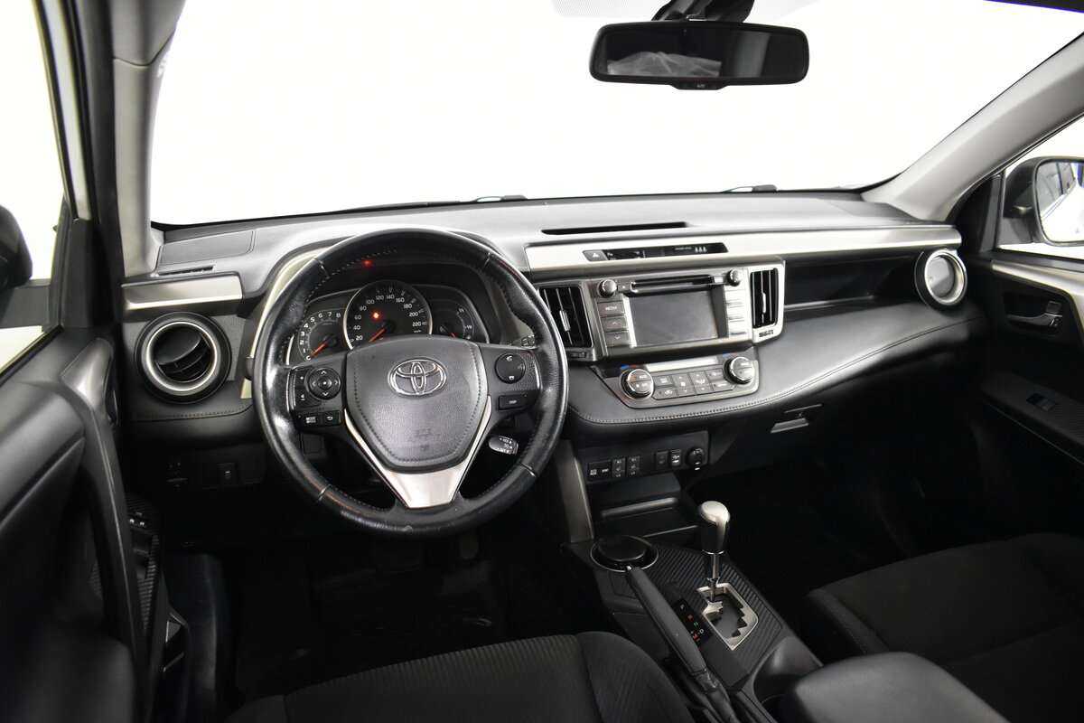 Toyota RAV4 с пробегом — 2013 год. Фото: #10