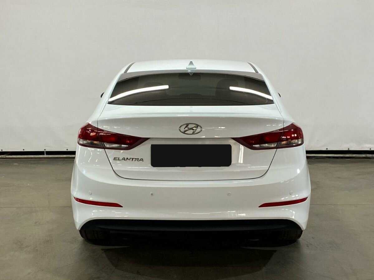Hyundai Elantra с пробегом — 2017 год. Фото: #5