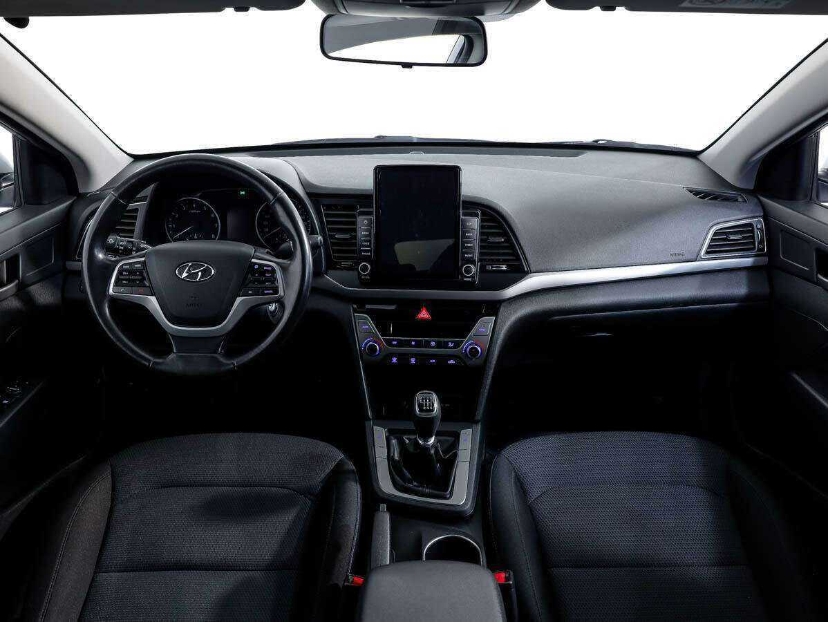 Hyundai Elantra с пробегом — 2018 год. Фото: #8