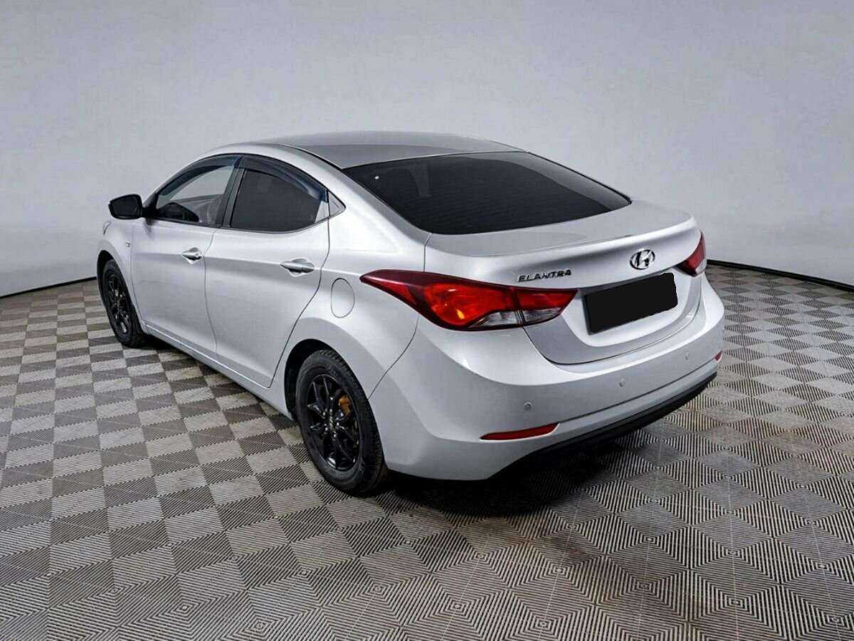 Hyundai Elantra с пробегом — 2015 год. Фото: #6