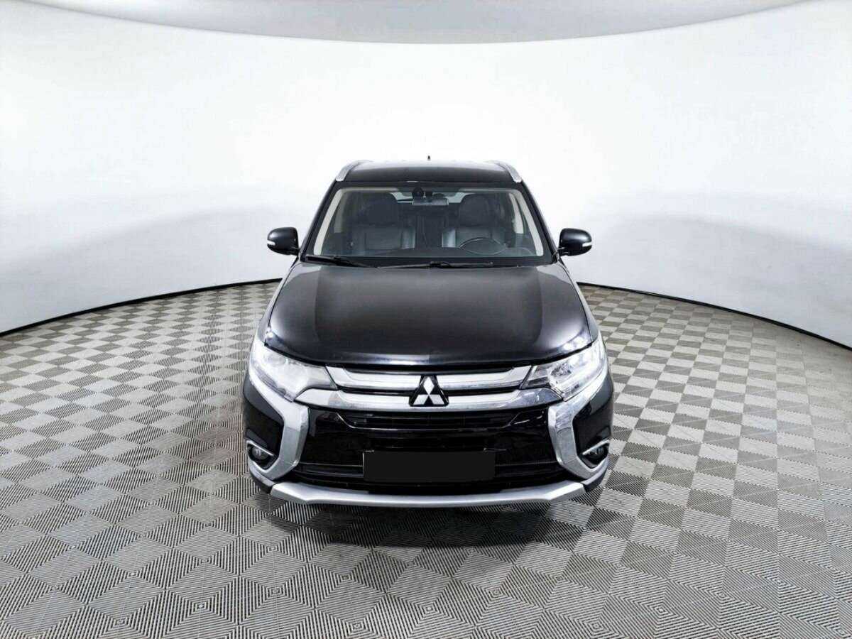 Mitsubishi Outlander с пробегом — 2017 год. Фото: #1