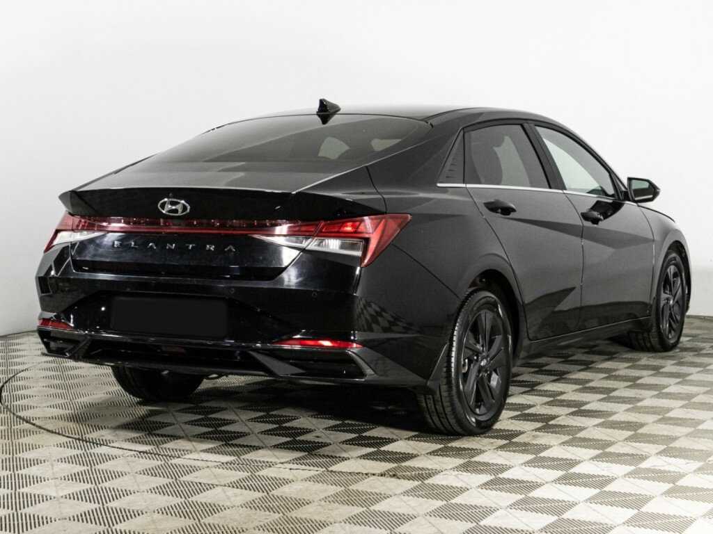 Hyundai Elantra с пробегом — 2021 год. Фото: #4