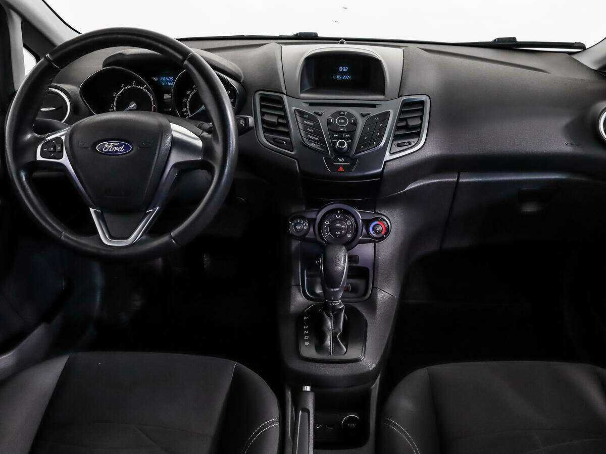 Ford Fiesta с пробегом — 2015 год. Фото: #10